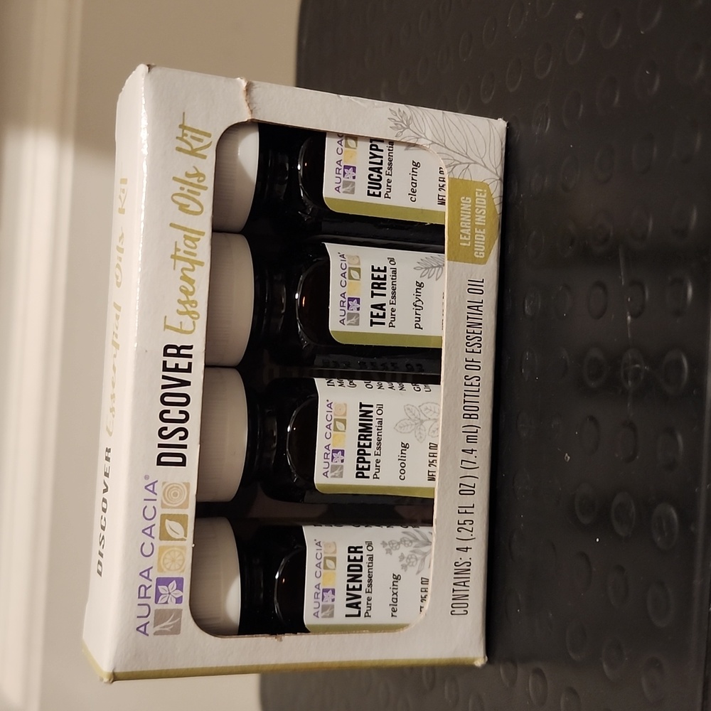 Discover Essential Oils Kit, 4 Bottles, 0.25 fl oz (7.4 ml) Each, Aura